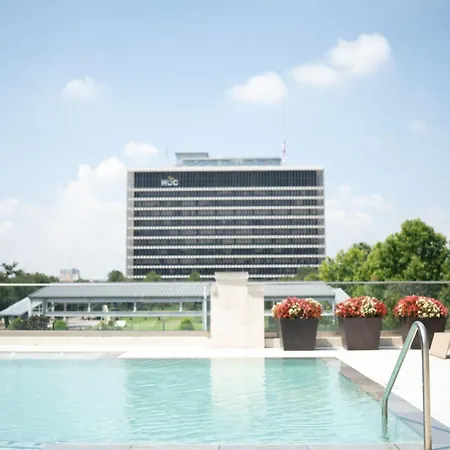5 Min From Everything! Pool, Gym, Balcony Houston Exterior photo