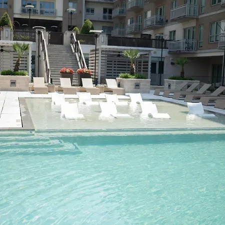 5 Min From Everything! Pool, Gym, Balcony Houston Exterior photo